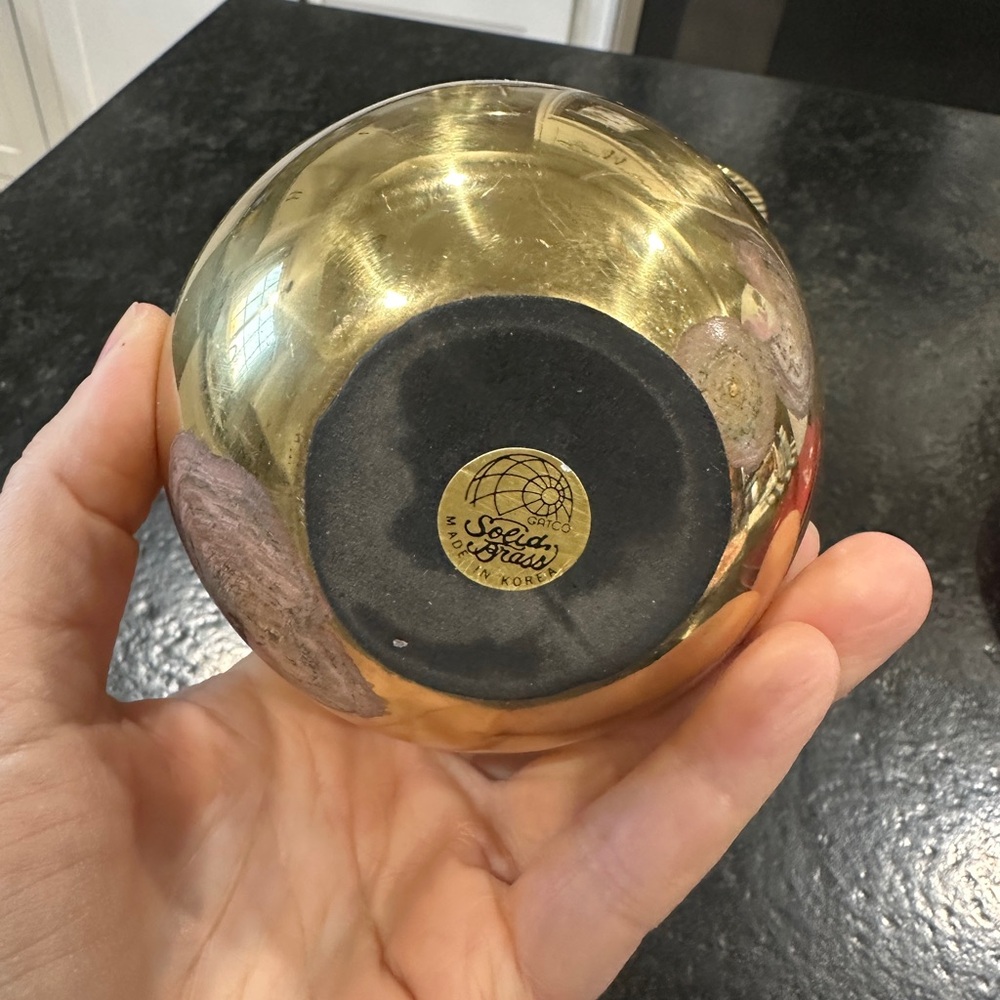 Vintage solid brass Apples - Picture 3 of 8